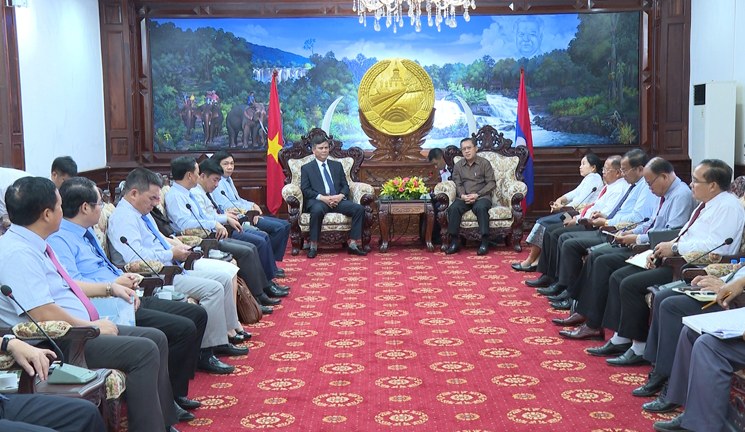 Chủ tịch UBND tỉnh Trần Thắng mong muốn Quảng Bình và tỉnh Sả-lạ-văn sẽ tăng cường quan hệ hữu nghị và hợp tác trên các lĩnh vực