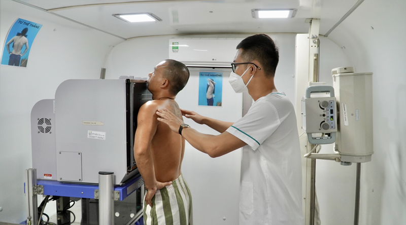 2.500 phạm nhân Trại giam Đồng Sơn được khám sàng lọc bệnh lao