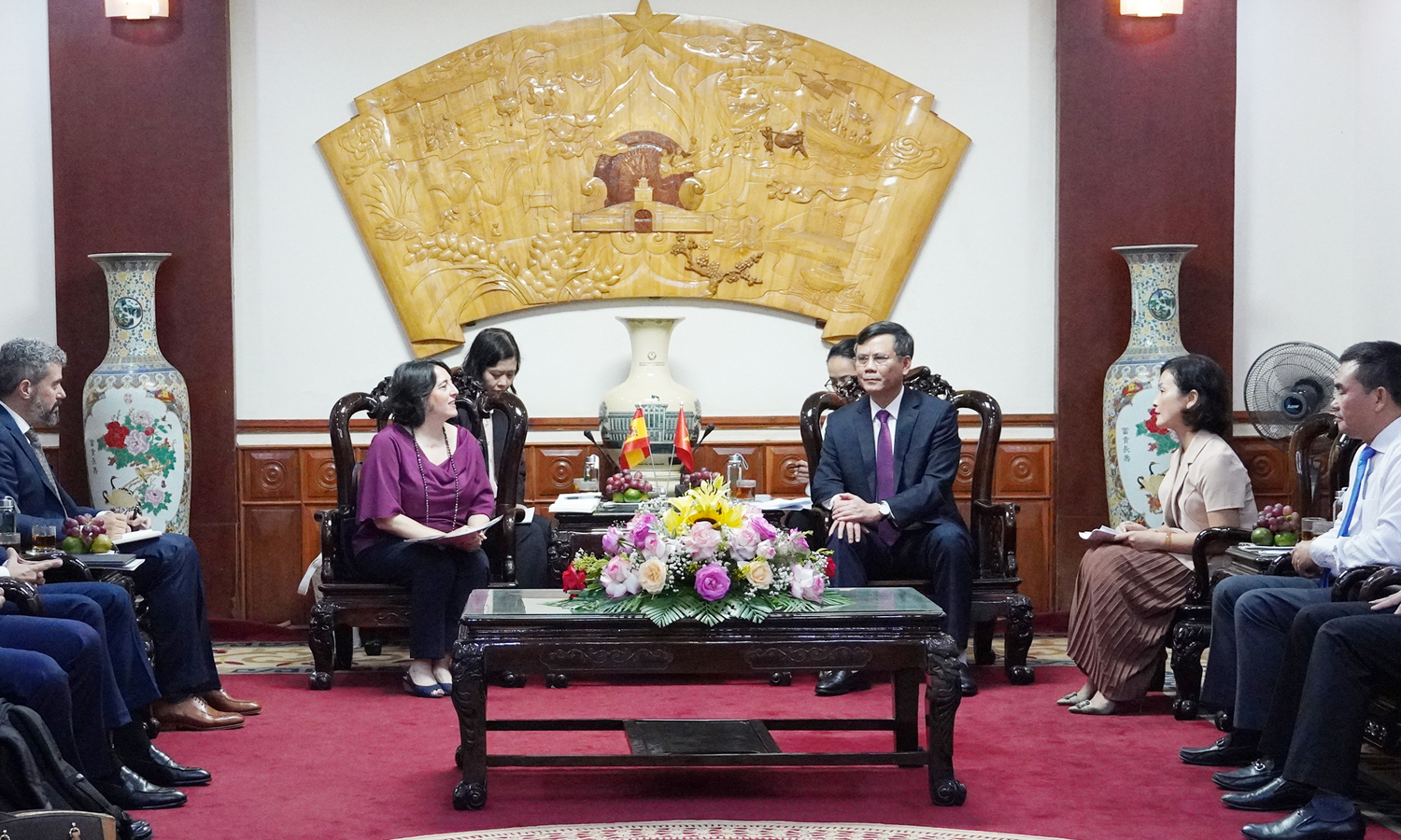 Đồng chí Chủ tịch UBND tỉnh tiếp xã giao Đại sứ Tây Ban Nha tại Việt Nam