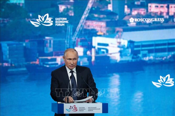 Tổng thống Nga Vladimir Putin phát biểu tại Phiên toàn thể Diễn đàn Kinh tế phương Đông (EEF) lần thứ 5.