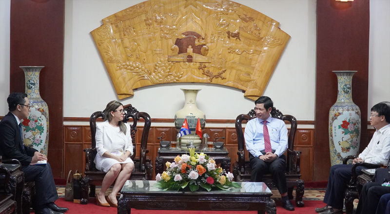 Đồng chí Phó Chủ tịch UBND tỉnh Hồ An Phong chủ trì buổi tiếp bà Ariadne Feo Labrada, Tổng lãnh sự Cộng hòa Cuba tại TP. Hồ Chí Minh.
