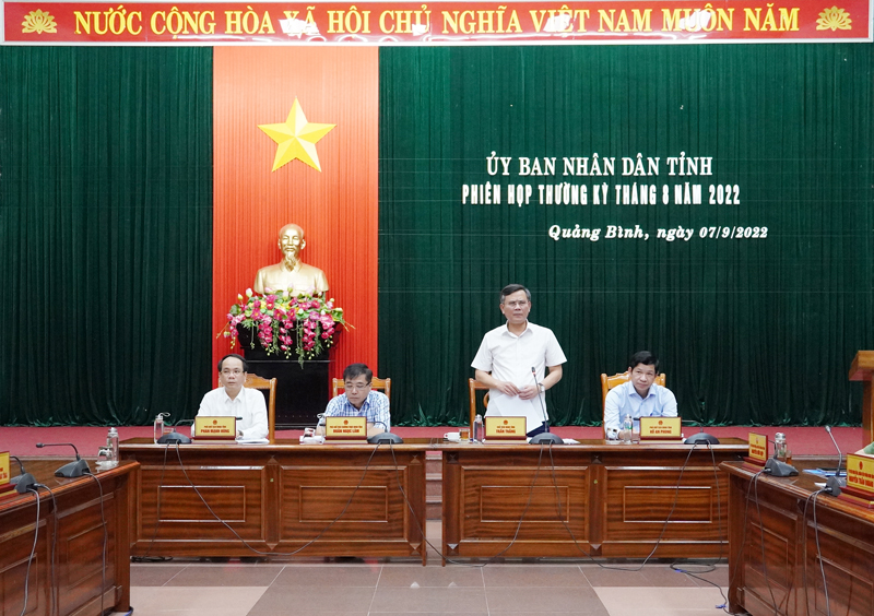 Đồng chí Chủ tịch UBND tỉnh Trần Thắng cho rằng, bên cạnh những kết quả quan trọng đạt được, tình hình kinh tế - xã hội của tỉnh Quảng Bình trong 8 tháng qua vẫn còn không ít khó khăn.