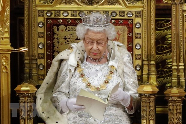 Nữ hoàng Elizabeth II, người trị vì lâu nhất trong lịch sử Hoàng gia Anh (70 năm), đã qua đời tại cung điện Balmoral ở tuổi 96. (Ảnh: AFP/TTXVN)
