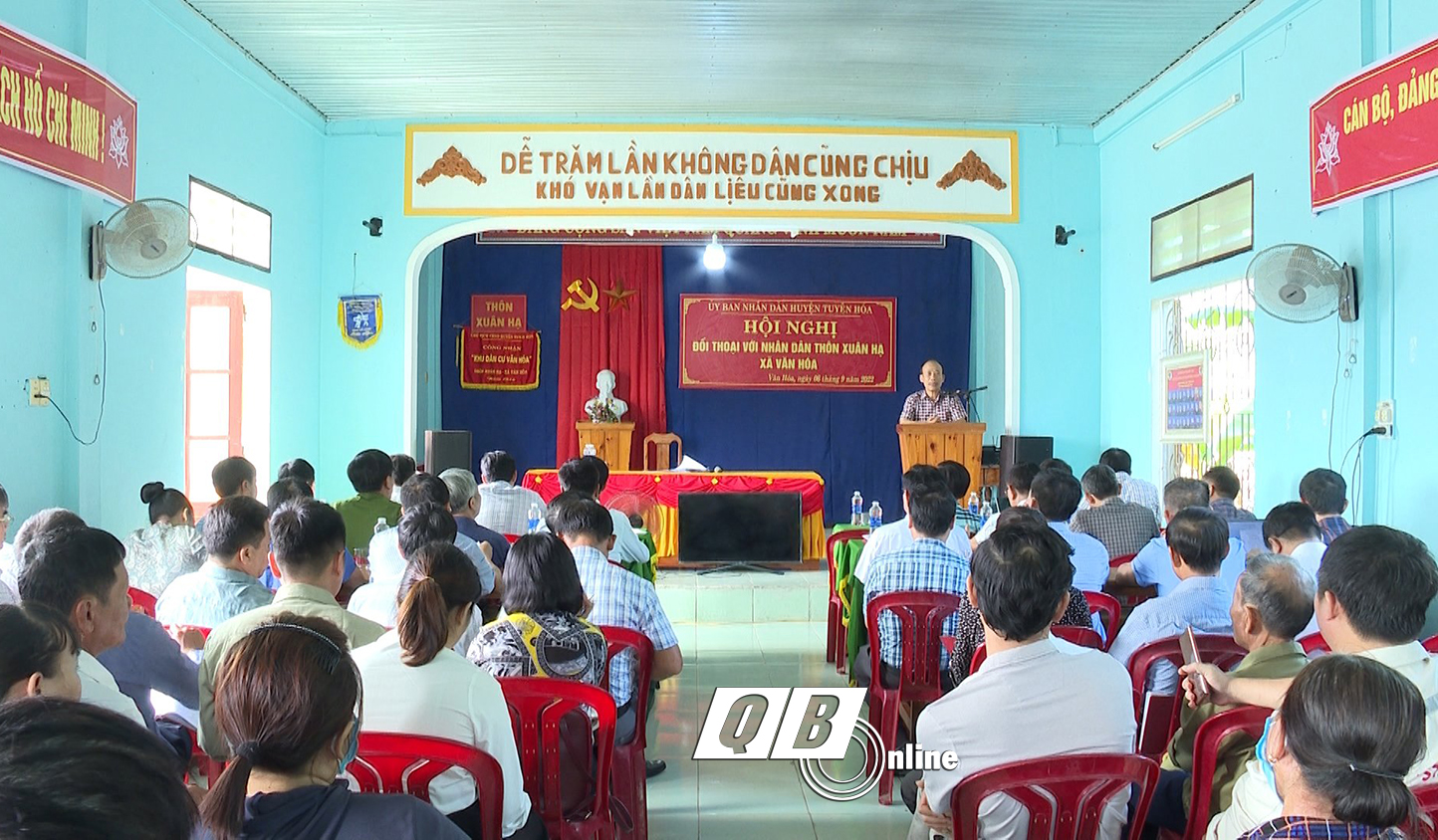 Lãnh đạo huyện Tuyên Hóa đối thoại với nhân dân thôn Xuân Hạ, xã Văn Hóa.