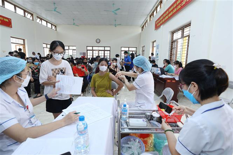Tiêm vaccine phòng dịch COVID-19 tại điểm tiêm Nhà văn hóa khối Đại Thắng, phường Chi Lăng, thành phố Lạng Sơn. Ảnh: Anh Tuấn/TTXVN
