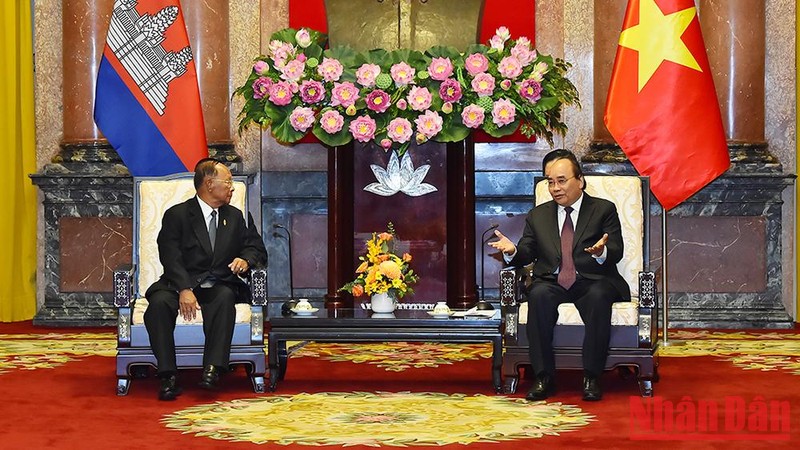 Chủ tịch nước Nguyễn Xuân Phúc tiếp Chủ tịch Quốc hội Campuchia Samdech Heng Samrin.