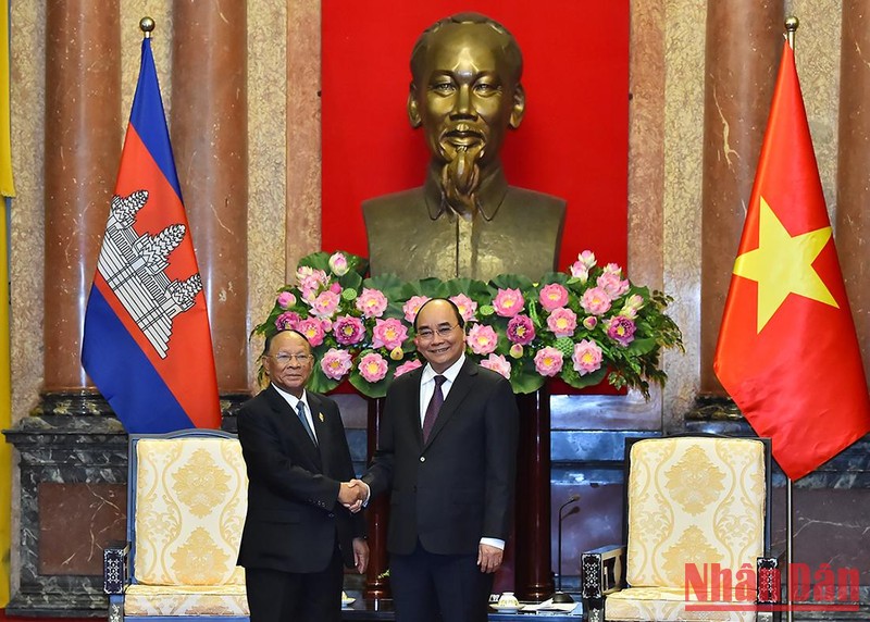 Chủ tịch nước Nguyễn Xuân Phúc và Chủ tịch Quốc hội Campuchia Samdech Heng Samrin tại buổi tiếp.