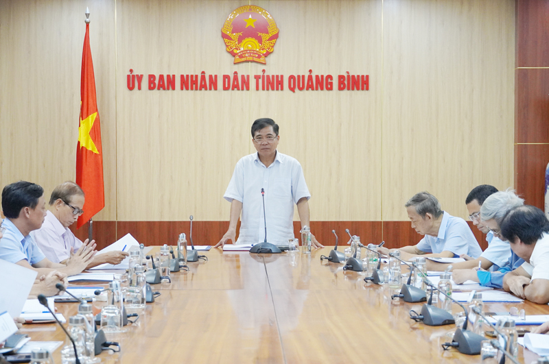 Đồng chí Phó Chủ tịch Thường trực UBND tỉnh Đoàn Ngọc Lâm đặt vấn đề tại buổi làm việc
