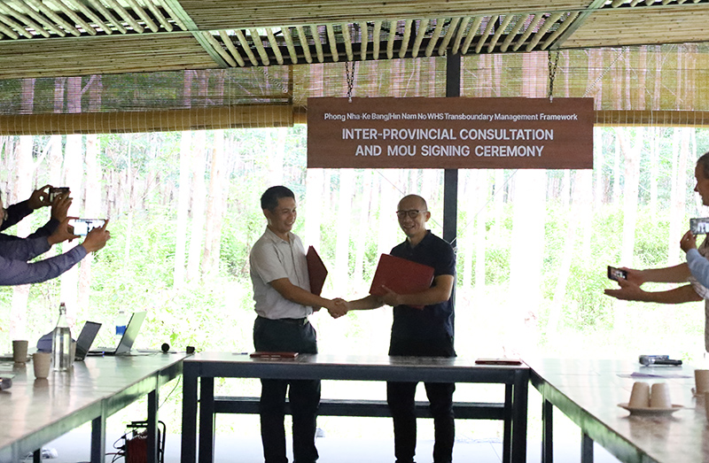  Lễ ký kết biên bản ghi nhớ hợp tác giữa Oxalis Adventure và Green Discovery Laos (CHDCND Lào).