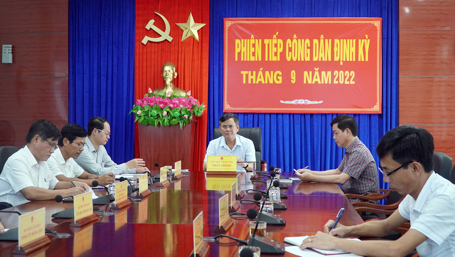 Đồng chí Chủ tịch UBND tỉnh Trần Thắng tiếp và đối thoại với dân