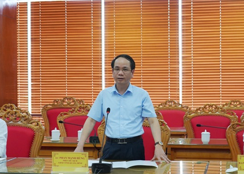Đồng chí Phó Chủ tịch UBND tỉnh Phan Mạnh Hùng phát biểu tại cuộc làm việc với UBND tỉnh Lạng Sơn