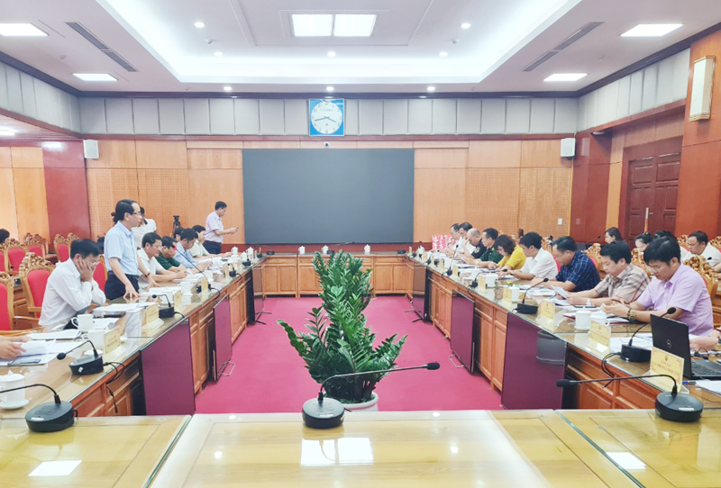 Đồng chí Phó Chủ tịch UBND tỉnh Phan Mạnh Hùng đánh giá cao những kinh nghiệm trong quản lý hoạt động dịch vụ tại các cửa khẩu của tỉnh Lạng Sơn. 