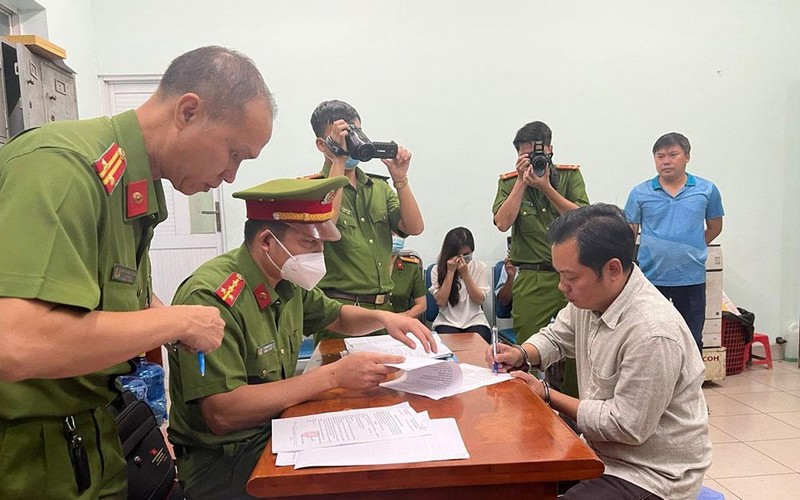 Khởi tố bị can, bắt tạm giam ông Lê Anh Xuân, chủ cơ sở karaoke An Phú.