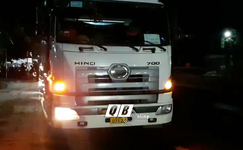 Chiếc ô tô tải xảy ra va chạm với xe mô tô ba bánh tại quốc lộ 1A, đoạn qua xã Đồng Trạch (Bố Trạch) ngày 16/9/2022.