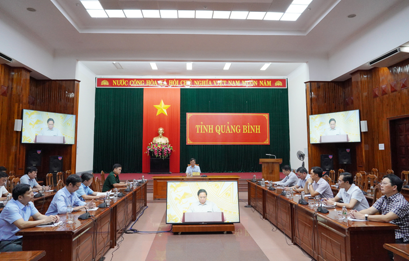 Đồng chí Chủ tịch UBND tỉnh Trần Thắng dự phiên họp tại điểm cầu tỉnh Quảng Bình.