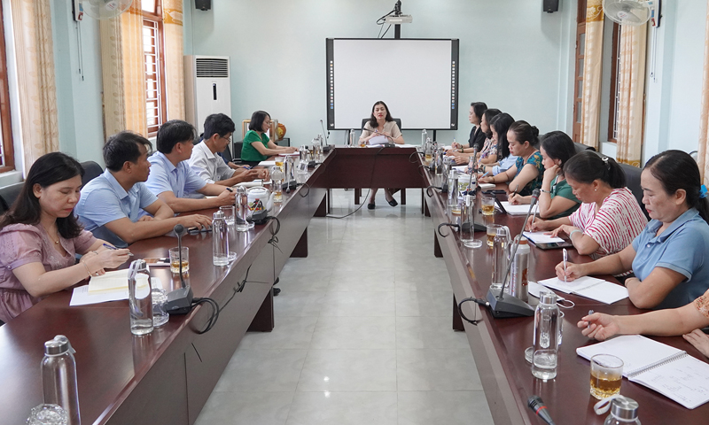 Trường THPT chuyên Võ Nguyên Giáp thông qua hoạt động họp công tác chuyên môn để góp phần nâng cao chất lượng đội ngũ CBGVNV. 