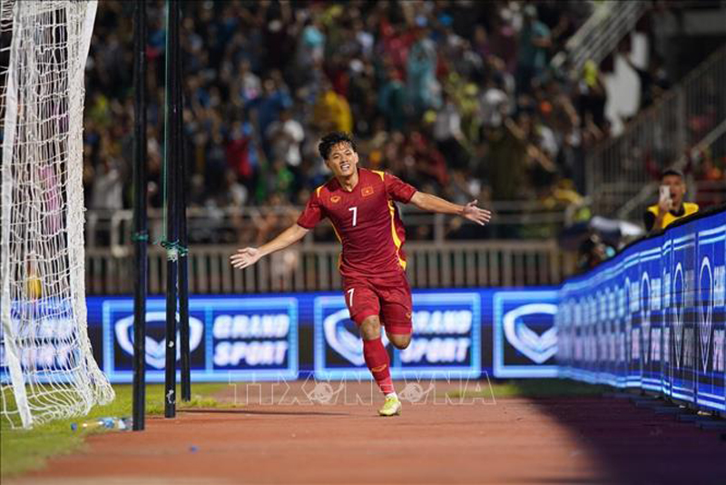Tuyển thủ Việt Nam Thanh Nhân ăn mừng ghi bàn thắng vào lưới đội tuyển Singaopre. Ảnh: Thanh Vũ/TTXVN