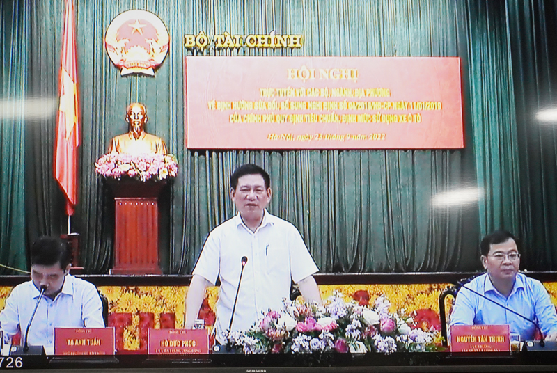 Đồng chí Bộ trưởng Bộ Tài chính Hồ Đức Phớc phát biểu tại hội nghị.