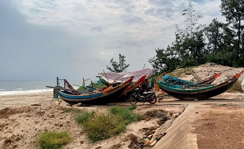 Người dâm xã Hải Ninh đã đưa tàu thuyền vào bờ tránh trú bão an toàn.