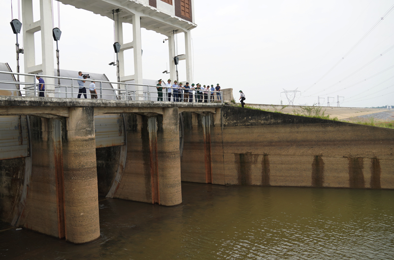 Hiện tại hồ thủy lợi Phú Vinh không tích nước, lượng nước còn khoảng 8,7 triệu m3, tương đương 39% dung tích.