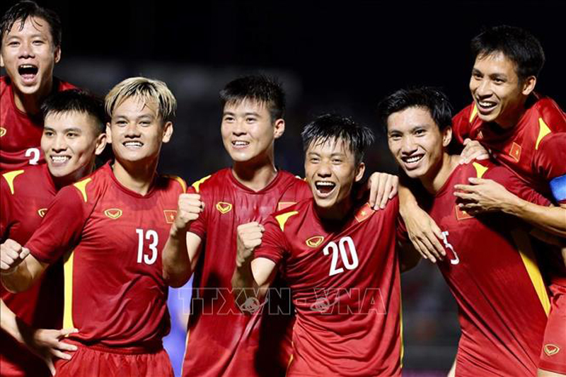 Pha ăn mừng chiến thắng của các tuyển thủ Việt Nam trong trận gặp tuyển Ấn Độ dành chiến thắng 3 - 0. Ảnh: Thanh Vũ/TTXVN