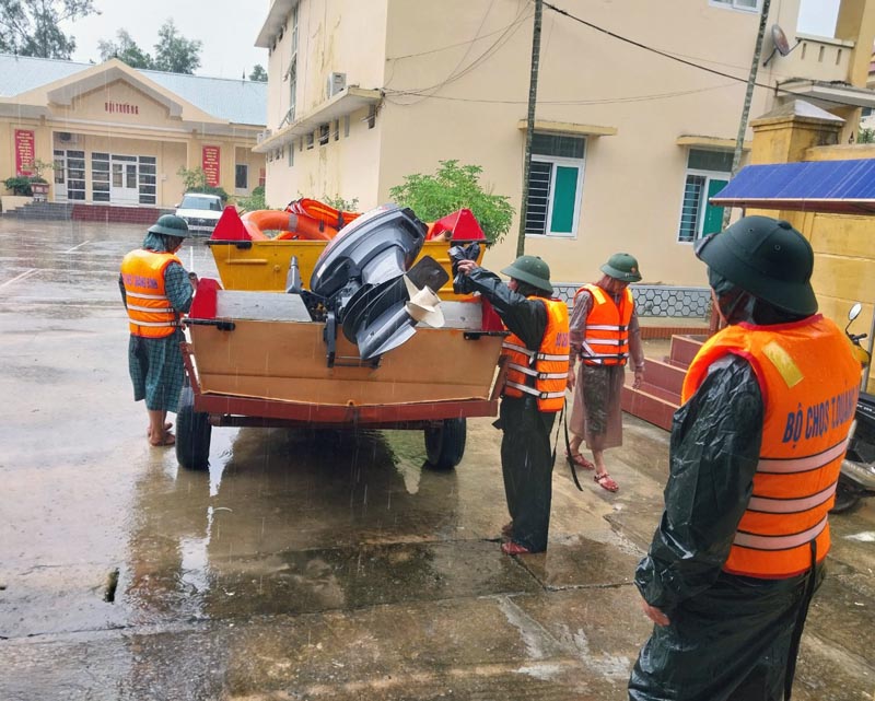 Ban CHQS huyện Minh Hóa  chuẩn bị lực lượng, phương tiện để ứng phó với những diễn biến của bão lũ trong ngày 28/9/2022.