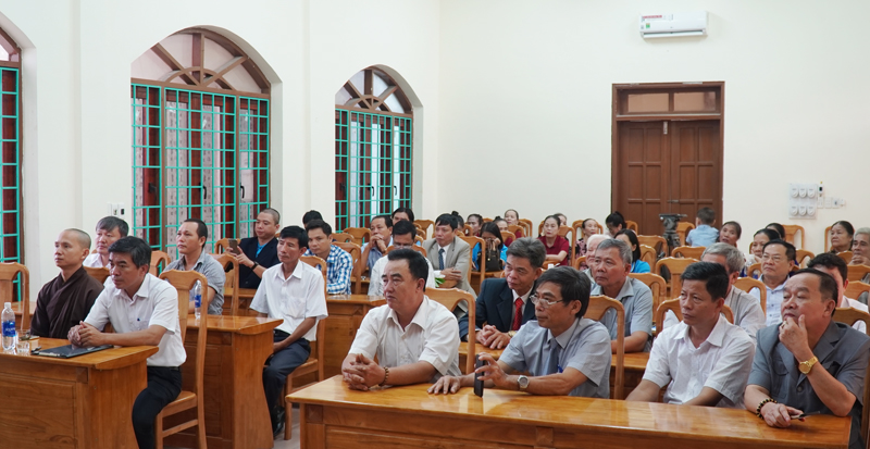 Các đại biểu và học viên tham dự lễ khai giảng.