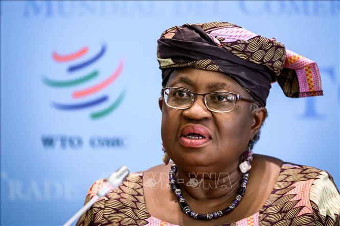 Tổng giám đốc WTO Ngozi Okonjo-Iweala phát biểu tại cuộc họp báo ở Geneva, Thụy Sĩ. Ảnh tư liệu: AFP/ TTXVN