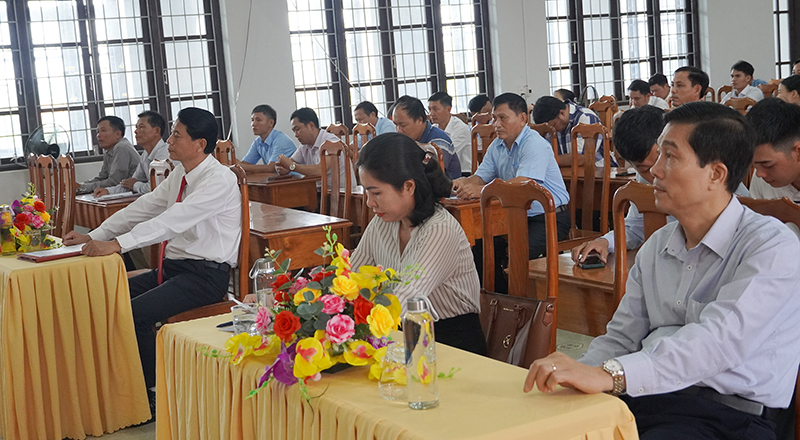 Các đại biểu tham dự lễ bế giảng.