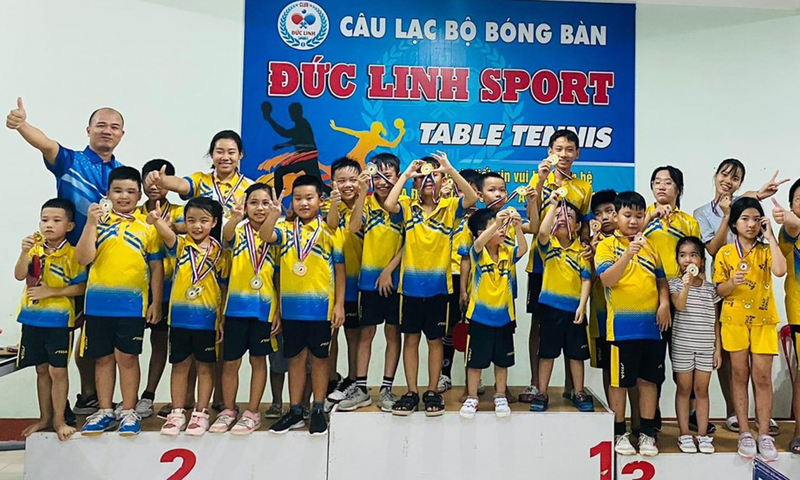  Cùng với hoạt động tập luyện, CLB Bóng bàn Đức Linh (xã Lộc Ninh) đã đào tạo nhiều tay vợt bóng bàn trẻ triển vọng.