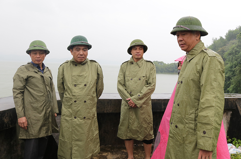 Phó Chủ tịch Thường trực UBND tỉnh Đoàn Ngọc Lâm kiểm tra tình hình an toàn các hồ chứa nước