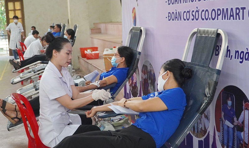 Hàng năm Bệnh viện HNVN-CBĐH phối hợp với Hội Chữ thập đỏ tổ chức các đợt hiến máu tập trung là nguồn bổ sung chính cho Ngân hàng máu của bệnh viện.  