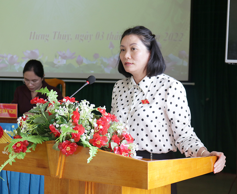 Đại biểu Nguyễn Minh Tâm tiếp thu các ý kiến cử tri huyện Lệ Thuỷ.