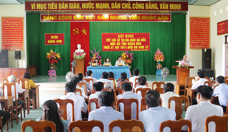 Đại biểu Quốc hội tiếp xúc cử tri tại huyện Quảng Ninh.