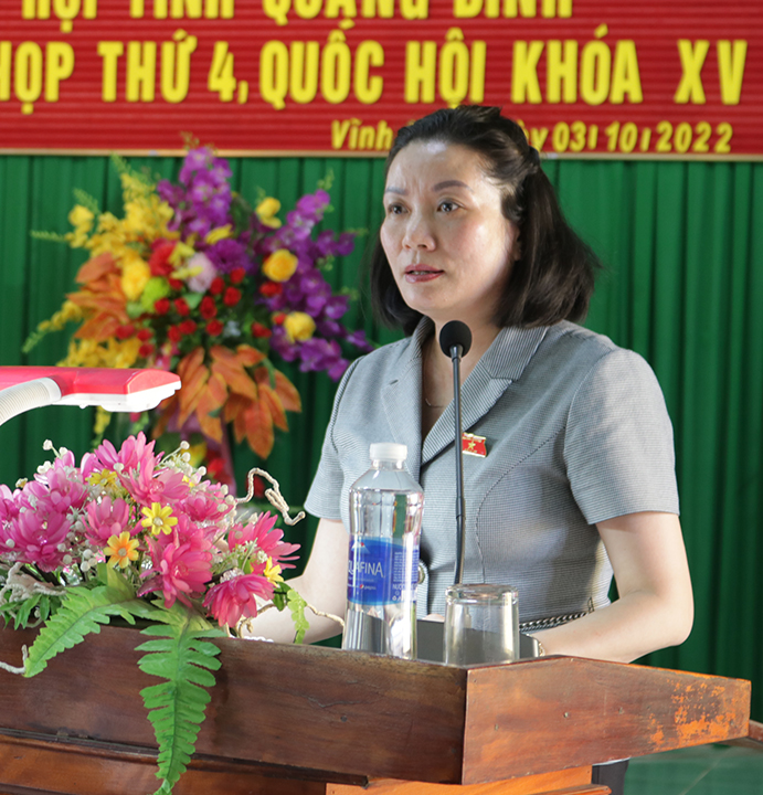 Đại biểu Nguyễn Minh Tâm tiếp thu các ý kiến cử tri huyện Quảng Ninh.