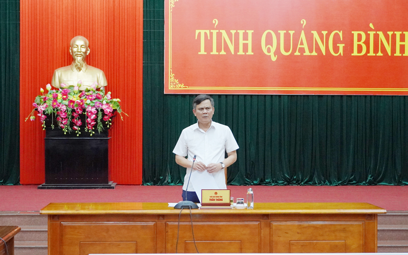 Đồng chí Chủ tịch UBND tỉnh Trần Thắng phát biểu đặt vấn đề tại cuộc họp.