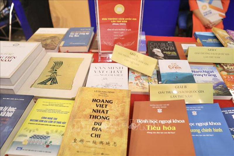 Sách đạt giải tại Lễ trao Giải thưởng Sách Quốc gia lần thứ năm. Ảnh: Minh Quyết/TTXVN