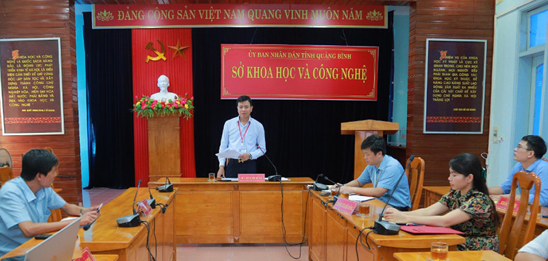 Giám đốc Sở KH-CN, Chủ tịch Hội đồng nghiệm thu nhiệm vụ Nguyễn Chí Thắng chủ trì hội nghị nghiệm thu.
