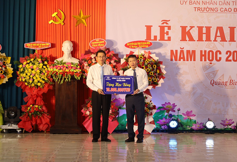 Nhiều tổ chức, doanh nghiệp hỗ trợ cho công tác đào tạo nghề của Trường cao đẳng Nghề Quảng Bình. 