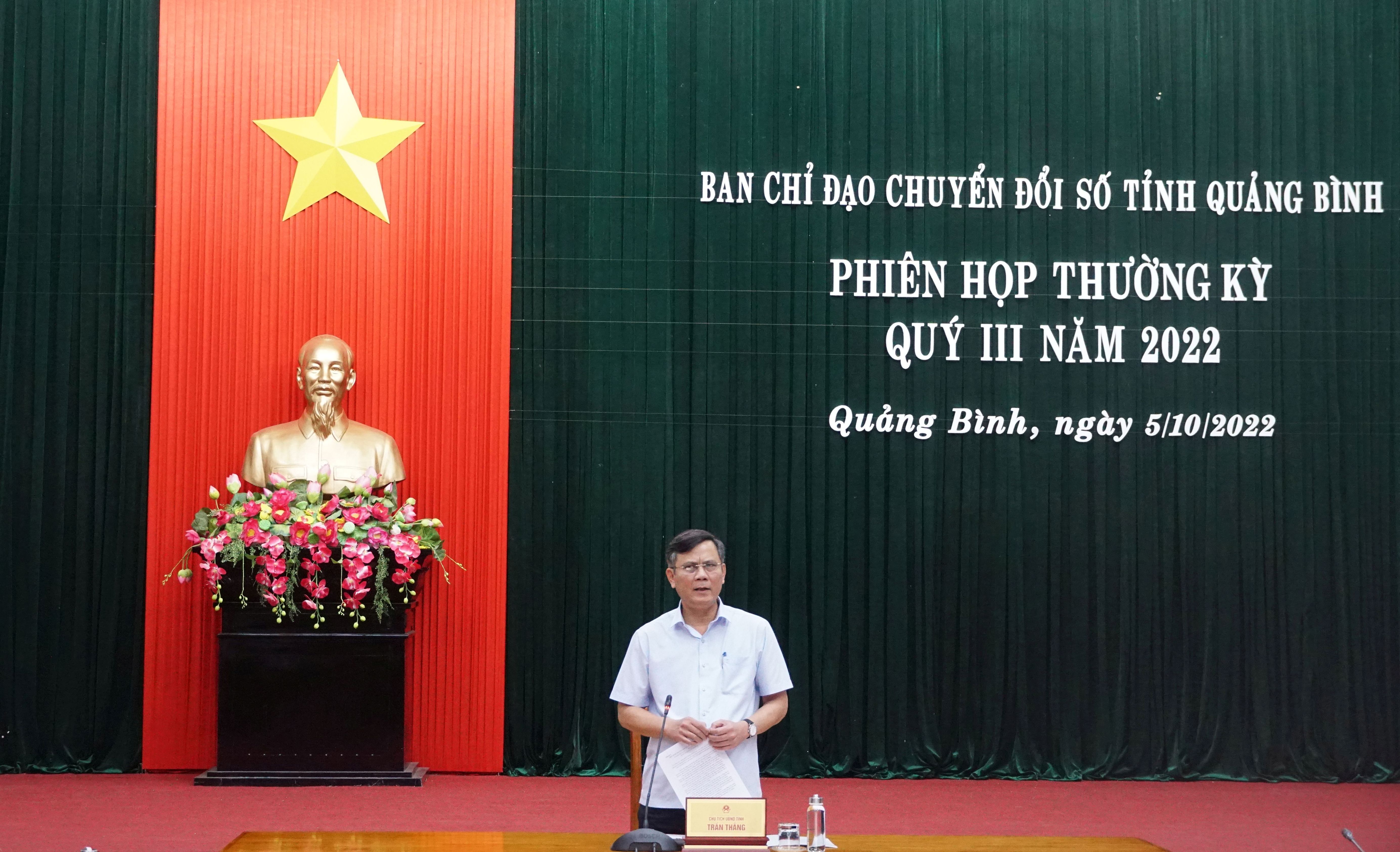 Đồng chí Chủ tịch UBND tỉnh Trần Thắng phát biểu kết luận phiên họp.