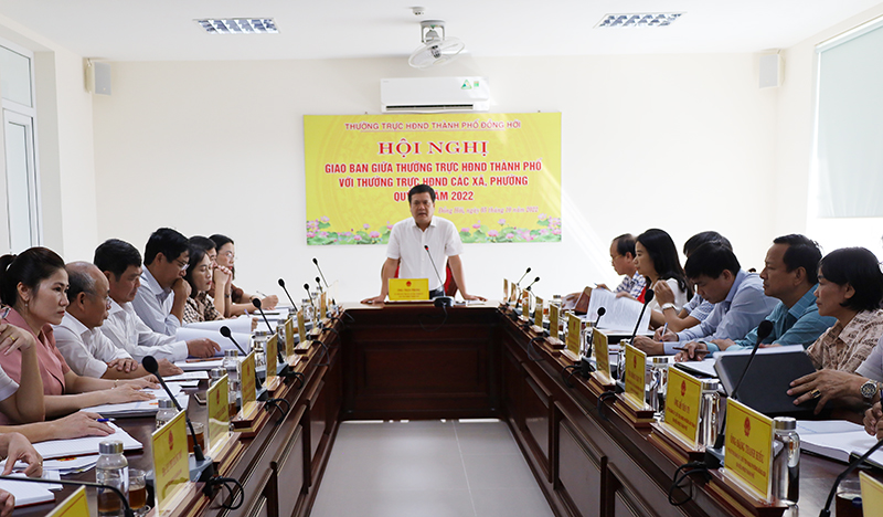 Đồng chí Bí thư Thành ủy Đồng Hới Trần Phong kết luận hội nghị.