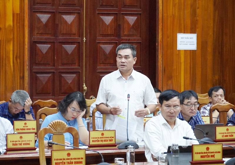 Đồng chí Giám đốc Sở Du lịch Nguyễn Ngọc Quý phát biểu tại phiên họp.
