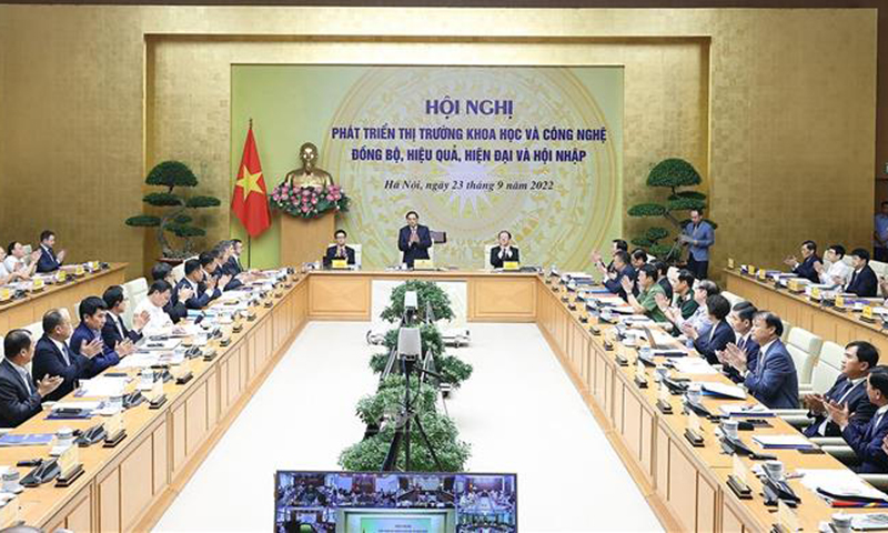 Thủ tướng Phạm Minh Chính và các đại biểu dự Hội nghị phát triển thị trường khoa học và công nghệ, chiều 23/9/2022. Ảnh: Dương Giang/TTXVN