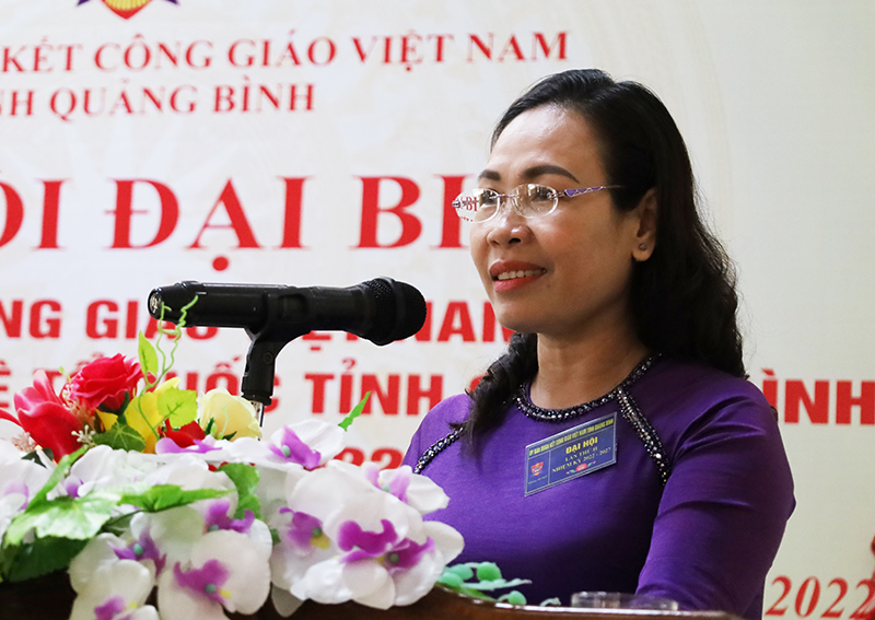 Đồng chí Chủ tịch Ủy ban MTTQVN tỉnh Phạm Thị Hân phát biểu chỉ đạo Đại hội.