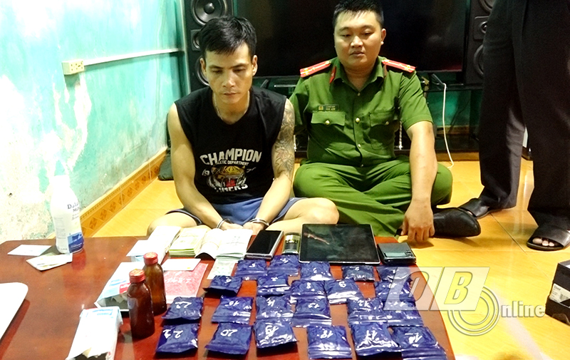 Đối tượng Trần Mạnh Cường bị bắt giữ cùng toàn bộ tang vật hơn 5.500 viên ma túy tổng hợp