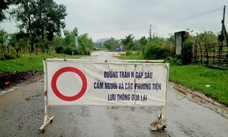  Điểm ngầm Bùng Km 562+200 (xã Hưng Trạch, Bố Trạch) đã được đặt biển cảnh báo cấm các phương tiện lưu thông.