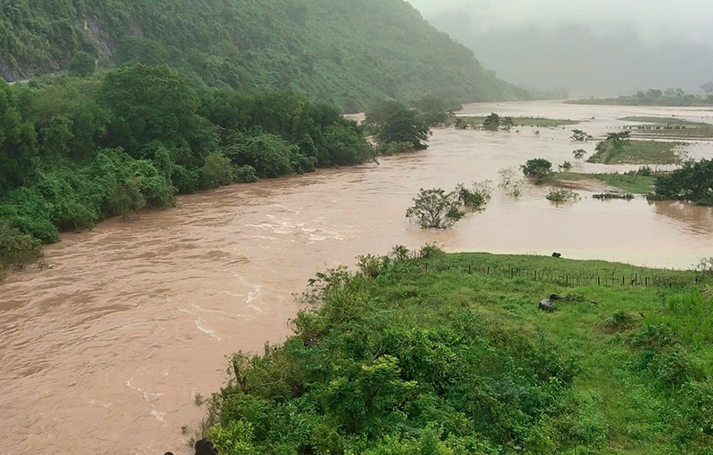 Nhiều thôn, bản tại xã Trường Sơn bị chia cắt do mưa lớn.