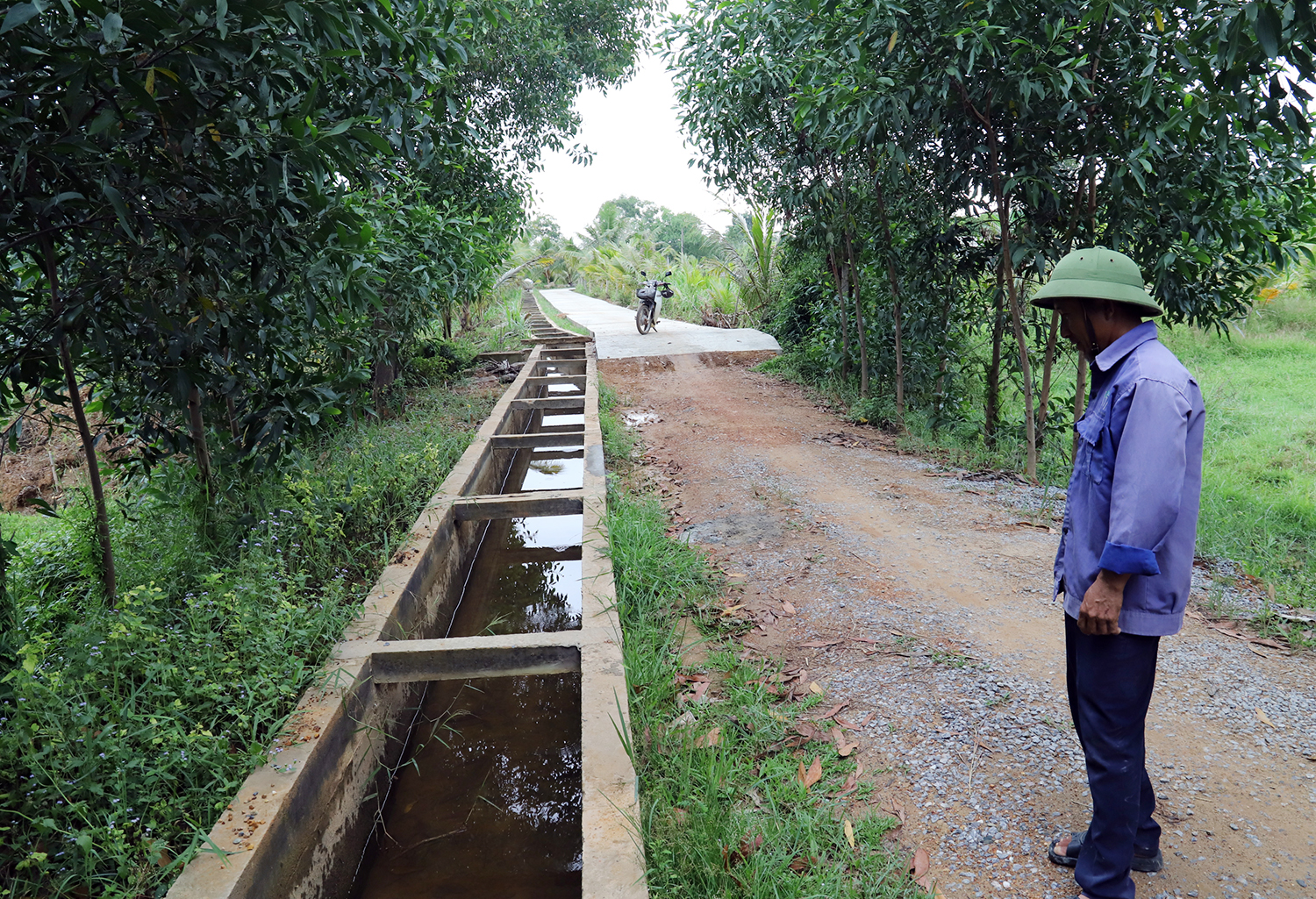 Hệ thống kênh mương cấp một vùng Tiền Phong, xã Tân Thủy bị người dân phản ánh là không bảo đảm chất lượng.
