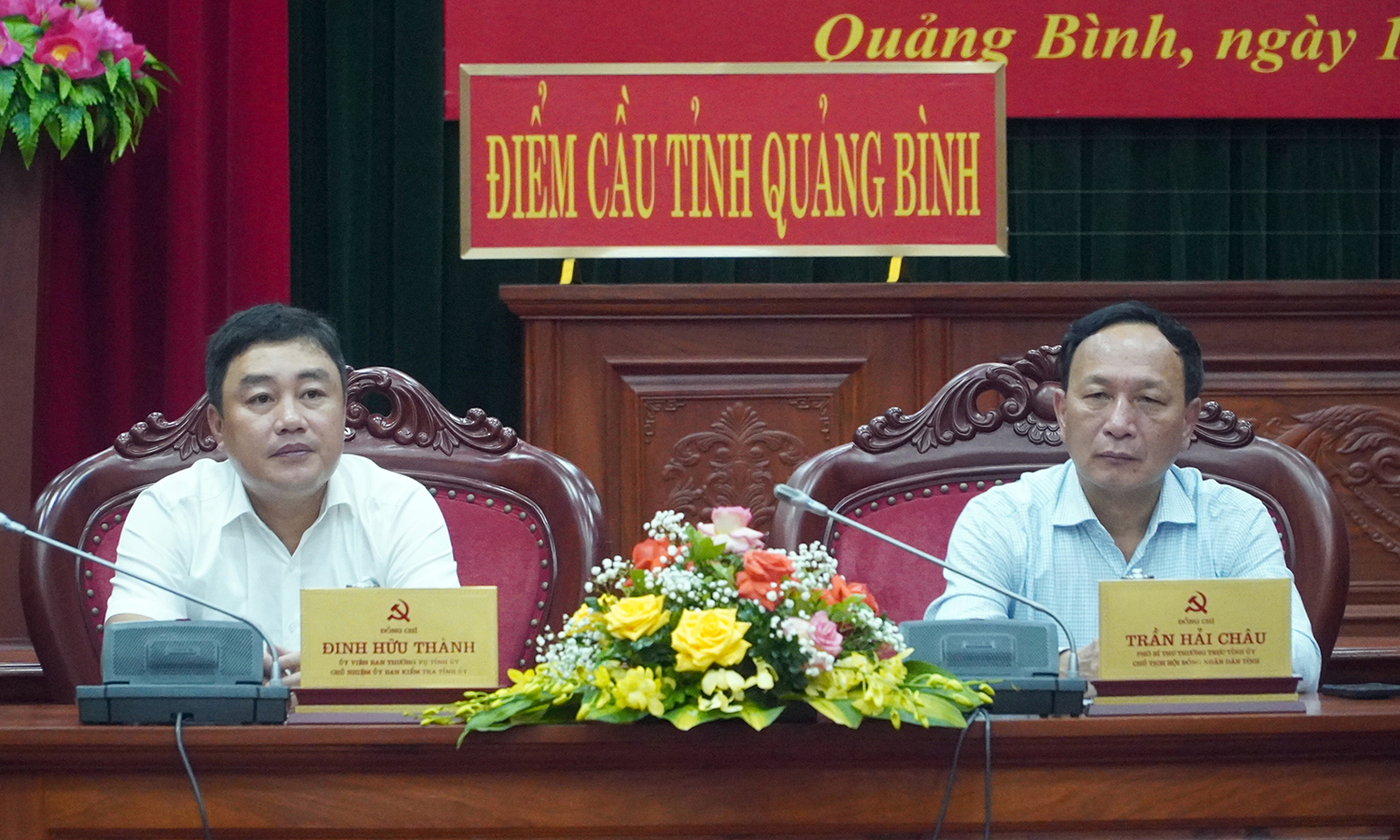 Đồng chí Phó Bí thư Thường trực Tỉnh ủy Trần Hải Châu và Chủ nhiệm UBKT Tỉnh ủy Đinh Hữu Thành điều hành hội nghị