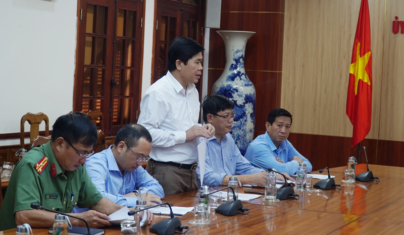 Đại diện lãnh đạo Ban Quản lý Vườn quốc gia Phong Nha - Kẻ Bàng báo cáo dự thảo kế hoạch tổ chức Lễ Tưởng niệm.